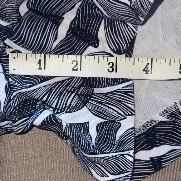 Banana Republic Hampton Fit Navy & White Tropical Leaf Print Shorts 3.5” Inseam - Picture 6 of 9